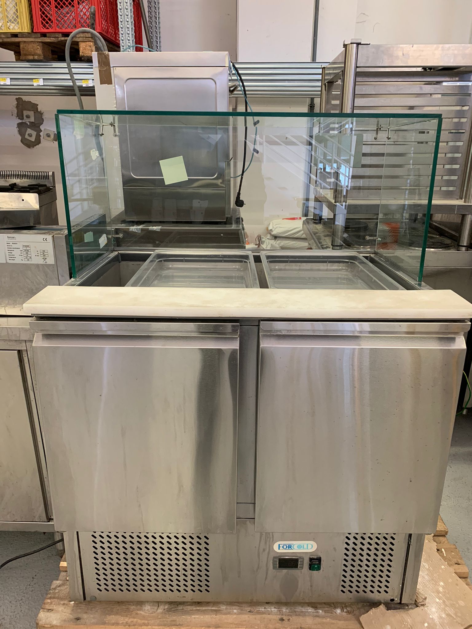 RASHLADNI STOL SALADETA