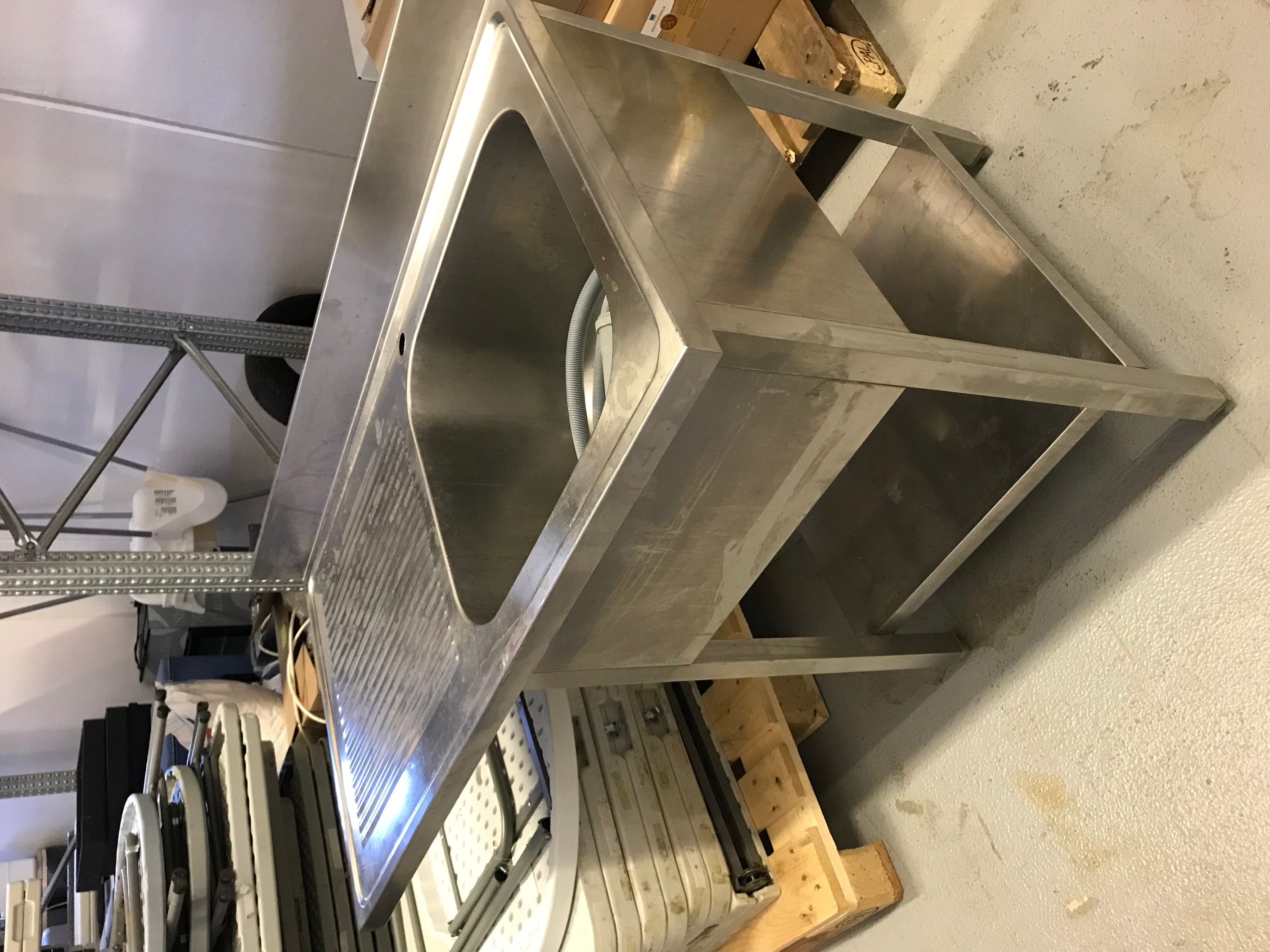 PROFESIONALNI SUDOPER SA PROSTOROM ZA PERILICU